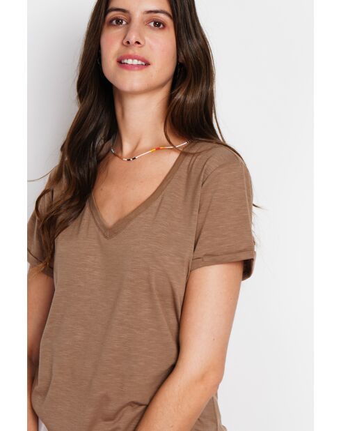 Josée T-shirt van bruine linnenmix met V-hals