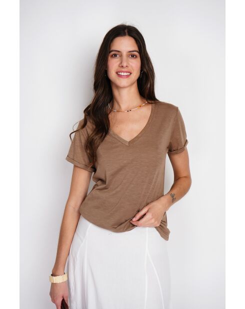 Josée T-shirt van bruine linnenmix met V-hals