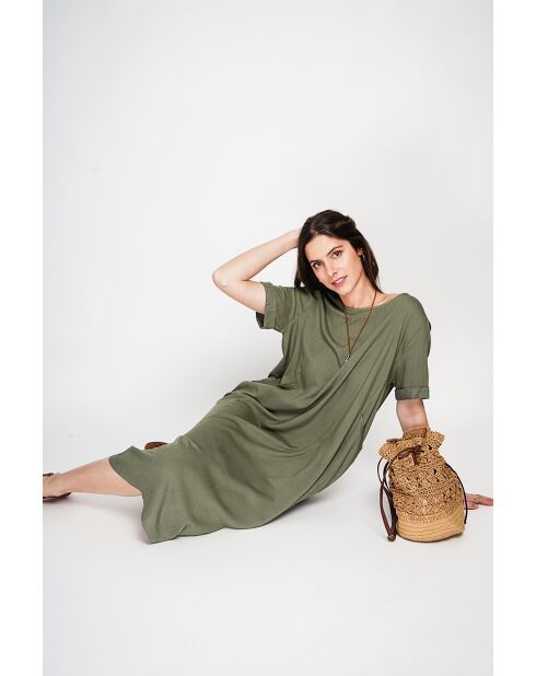 Annette khakifarbenes Kleid mit U-Boot-Ausschnitt aus einer Leinenmischung