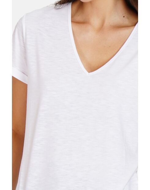 Josée T-shirt van witte linnenmix met V-hals