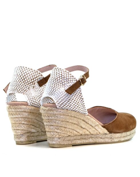 Sandalias Nira con tacón de gamuza marrón