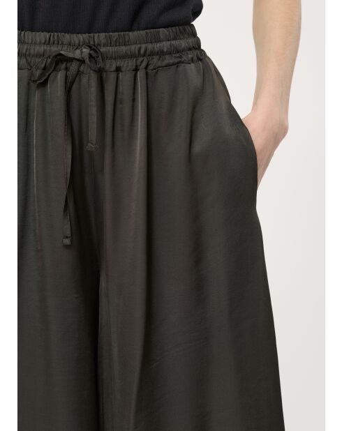 Bristom Hose aus pflaumenfarbenem Satin mit weitem Bein