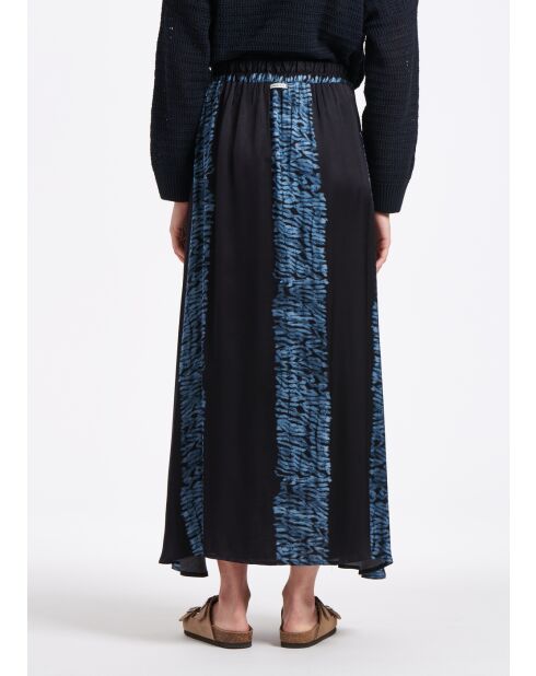 Donkerblauwe gestreepte satijnen rok van Bamako met stropdas en kleurstof