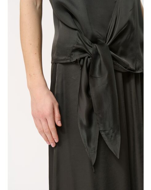 Jaisuke schlichtes, schlichtes Satinoberteil mit Krawatte