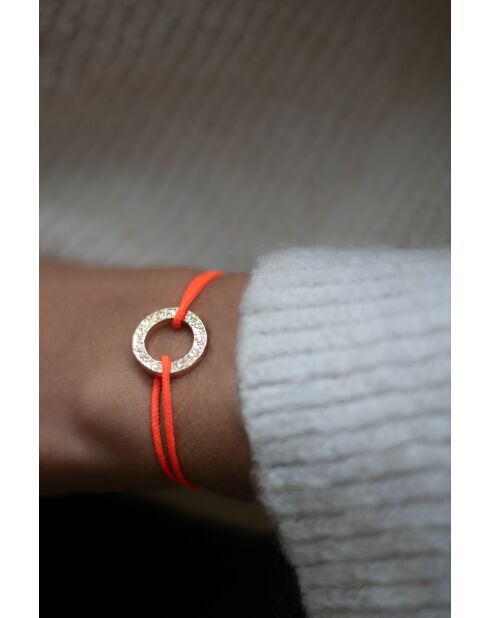 Pulsera circular plana en oro martillado, blanco y beige