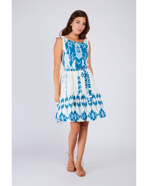 Weiß/blaues Pyrenäenkleid