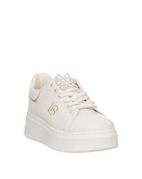 Sneakers van Léa in parelmoer ivoorkleurig leer