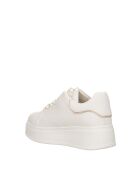 Sneakers van Léa in parelmoer ivoorkleurig leer