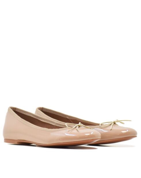 Naaktkleurige ballerina's van lakleer van Mariane