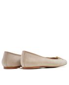 Beige suède ballerina's van Mariane