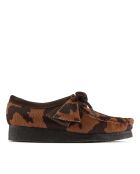 Bruine schoenen met koeienprint van Wallabee