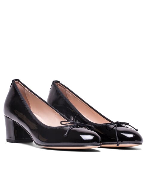52649 Pumps nere in pelle verniciata