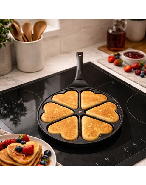 Poêle à pancake en forme de coeur en aluminium 6 trous noire - 26cm