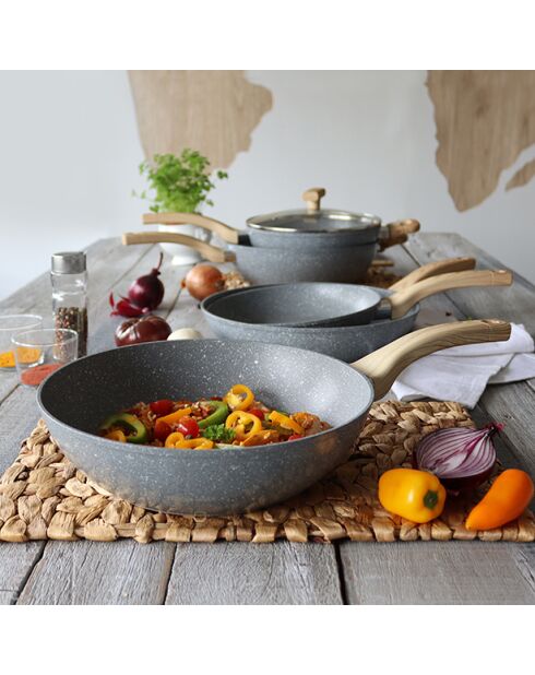 Kaneelwok met lichte houten handgrepen - D.28 cm