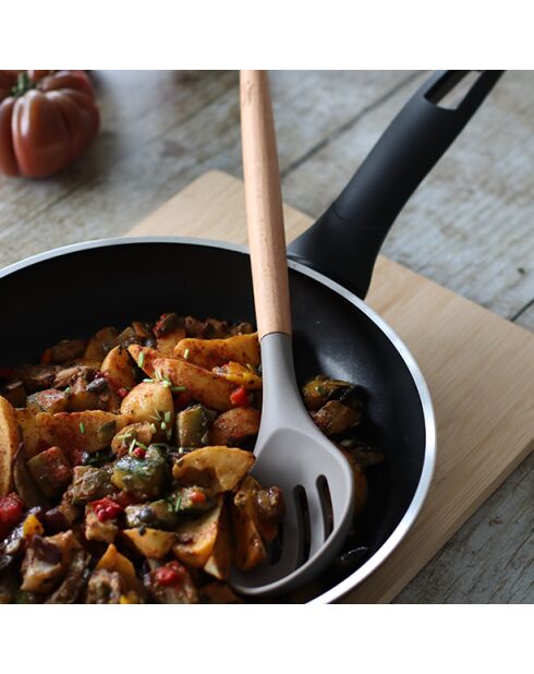 Cuchara calada de silicona Eliott con mango de madera de haya natural/marrón, 70 x 35 x 315 cm