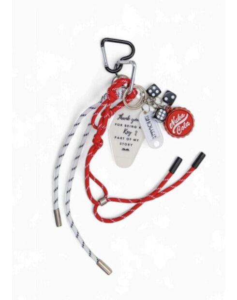 C2 #7 roter Taschenanhänger