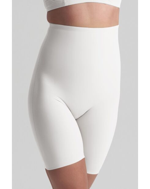 Short taille haute sculptant ivoire