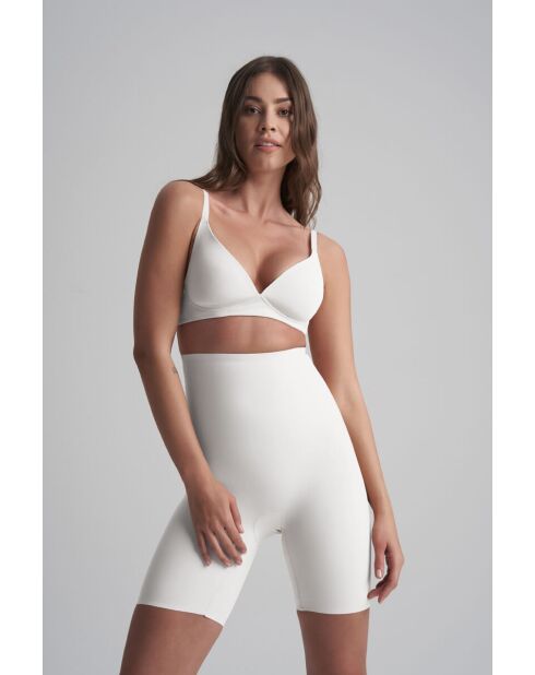 Short taille haute sculptant ivoire