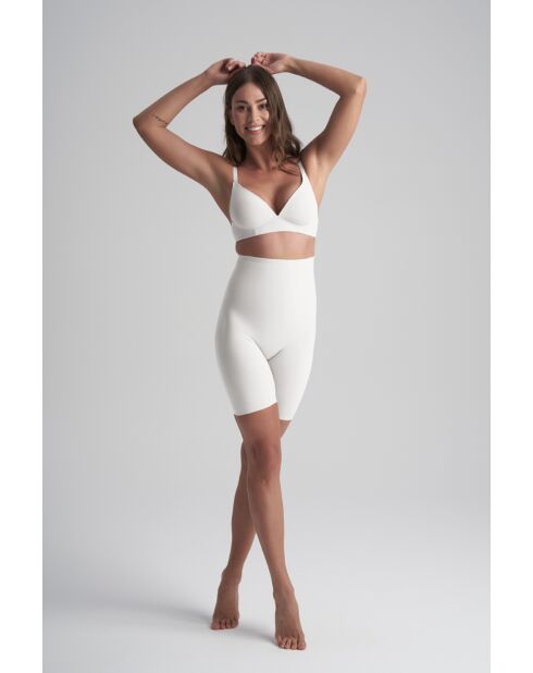 Short taille haute sculptant ivoire