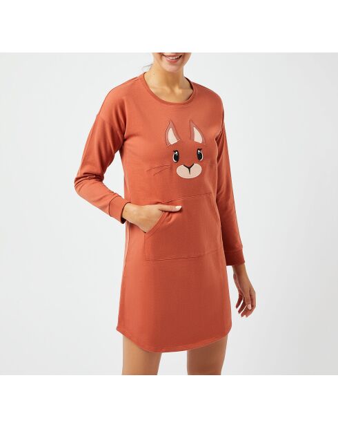 Big T Nance Nachthemd aus rotem Backstein