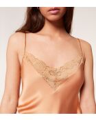 Canotta con girasole e sabbia