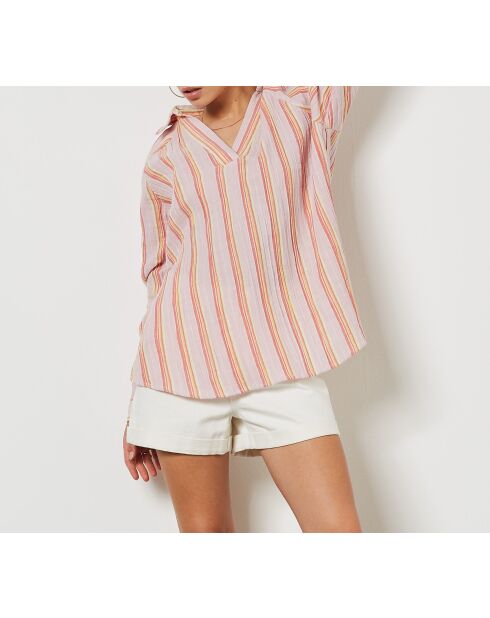 Figurgraue Bluse mit pinkem Hintergrunddruck