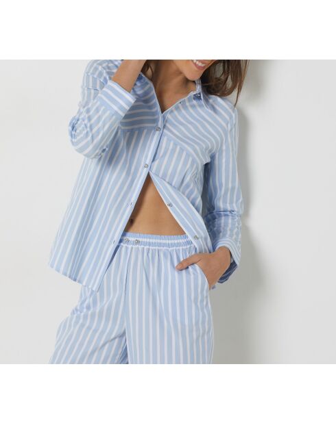 Himmelblaues Kapuzinerhemd