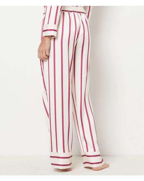 Monic-broek gedrukt op witte achtergrond