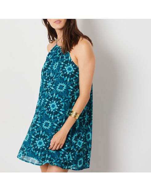 Linoh-jurk gedrukt op een groene achtergrond