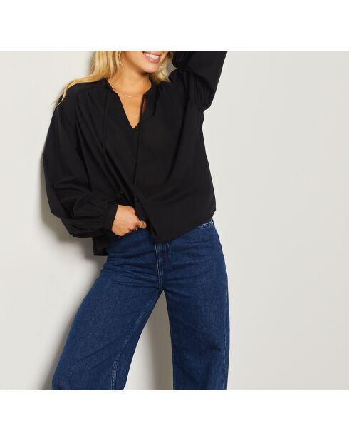 Een zwarte blouse van Confiance