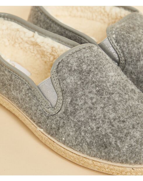 Essia antraciet gesloten muiltjes