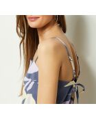 Gaelle tanktop gedrukt op blauwgrijze achtergrond