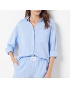 Justine himmelblaues Hemd