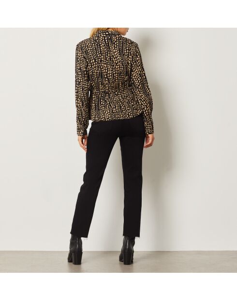 Een blouse met pepa-print op een zwarte achtergrond