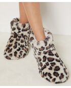 Nelly-laarzen gedrukt op witte achtergrond