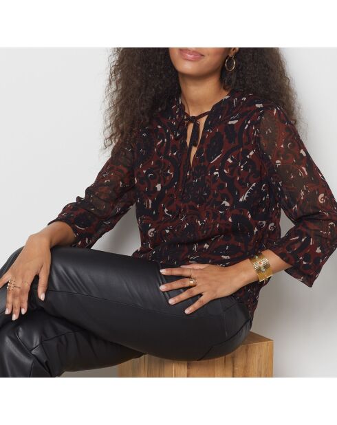 Nina Bluse gedruckt auf braunem Hintergrund