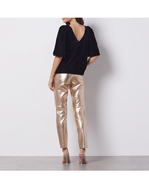 Een zwarte blouse van Anja