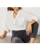 Een witte blouse van Maya
