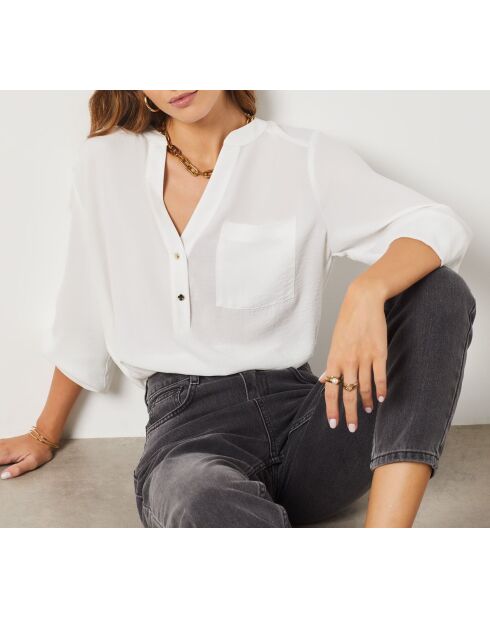 Een witte blouse van Maya