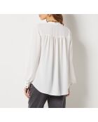 Een witte blouse van Maya