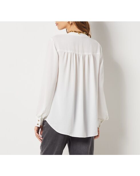 Een witte blouse van Maya