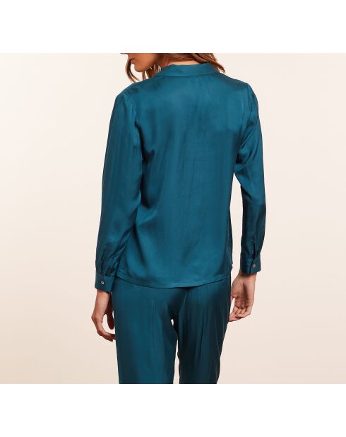 Beky shirt gedrukt op een groene achtergrond