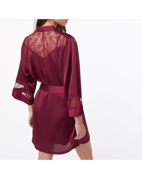 Burgunderfarbenes Negligé mit GranatmoTIV