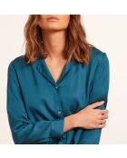 Beky shirt gedrukt op een groene achtergrond