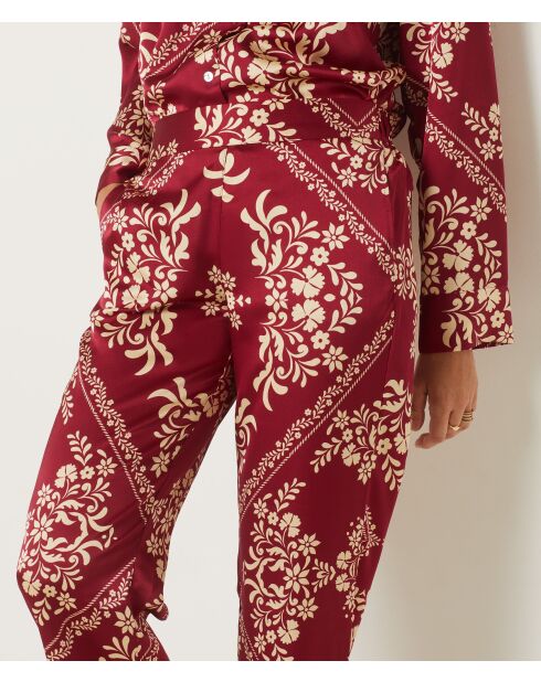 Bordeauxrode broek met granaatrode bloemen
