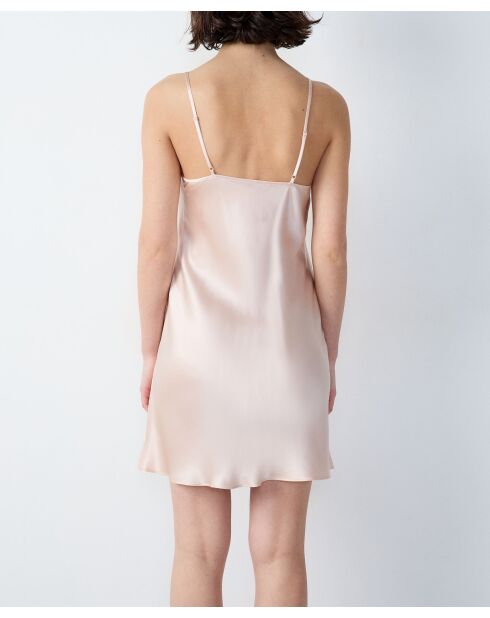 Milchrosafarbenes Nachthemd