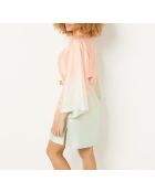 Tiara-Nachthemd mit rosafarbenem Hintergrund