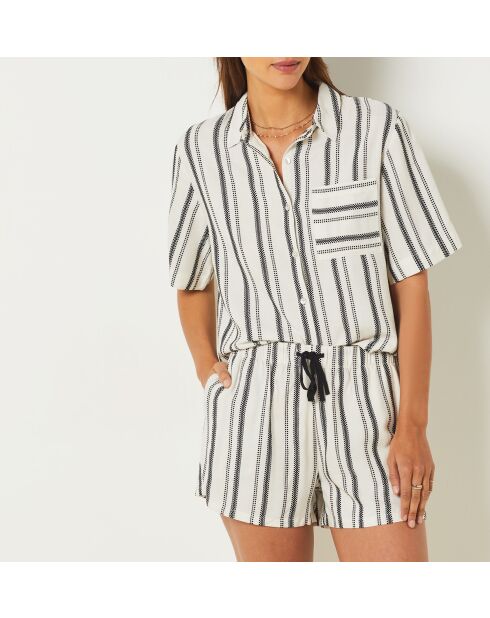 Kaitlin-Shirt gedruckt auf weißem Hintergrund