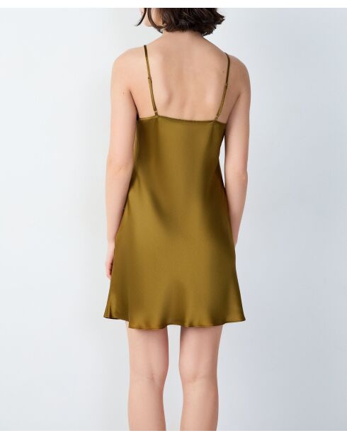 Melkachtig koperen nachtjapon