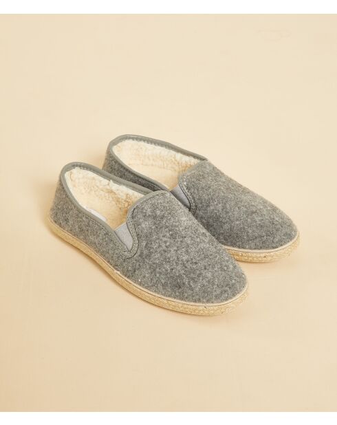 Essia antraciet gesloten muiltjes